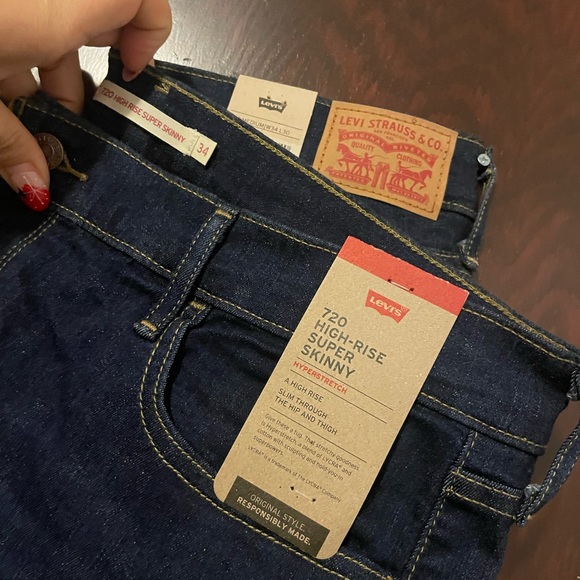 Levi’s dark wash red tag 720s High Rise skinny jeans - Picture 6 of 6